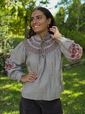 BLUSA BORDADOS