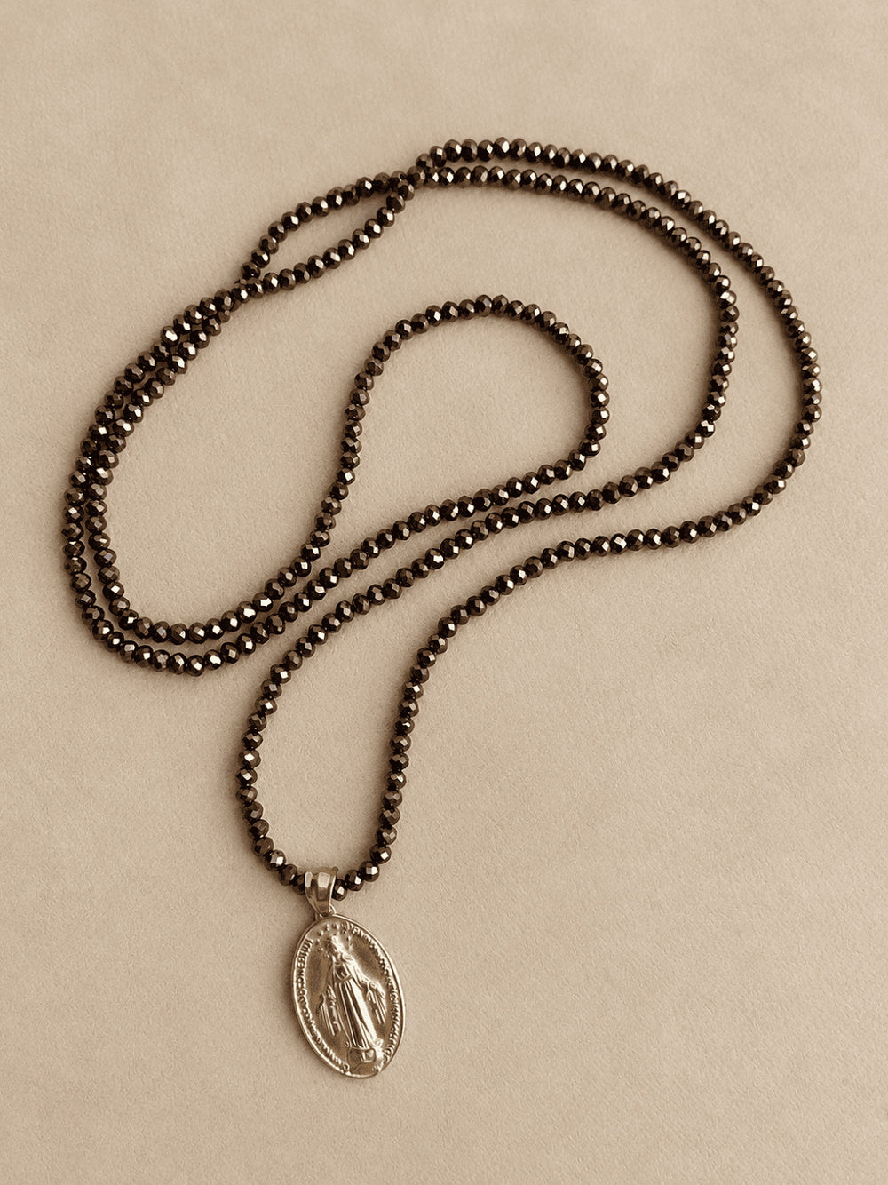 COLLAR BOLITAS MEDALLA VIRGEN MILAGROSA