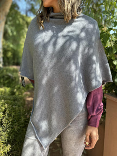 PONCHO PUNTO GRIS