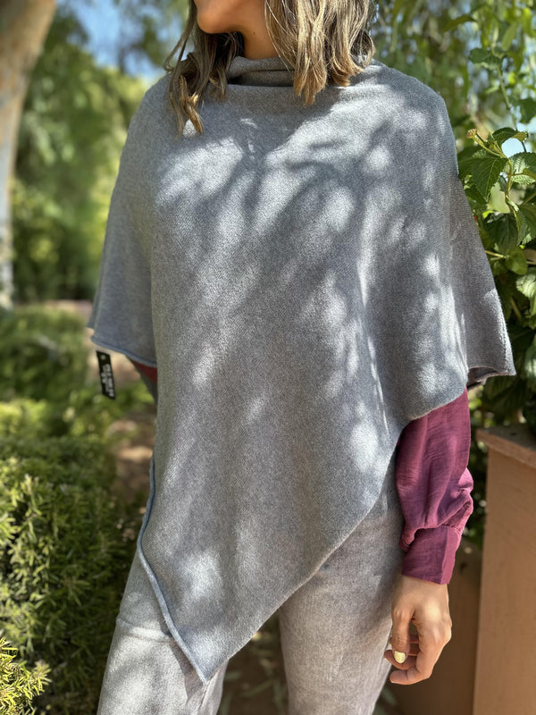 PONCHO PUNTO GRIS
