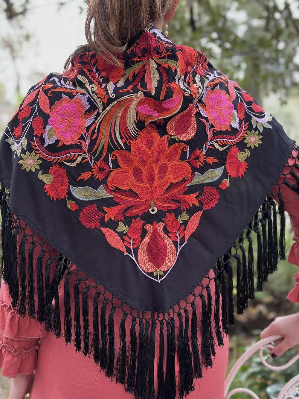 MANTÓN GRANADA NEGRO