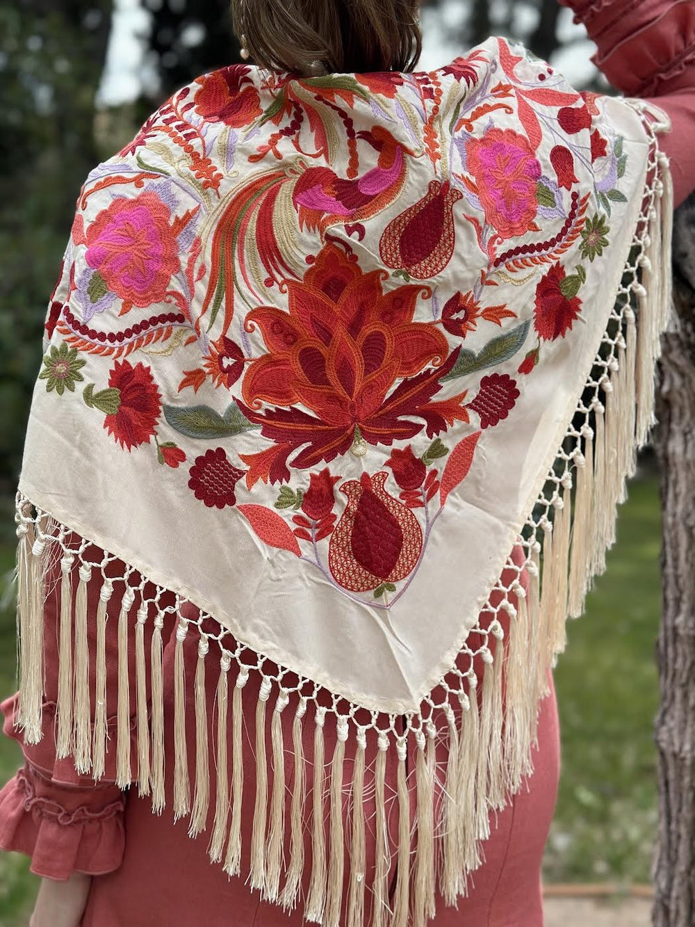 MANTÓN GRANADA HUESO