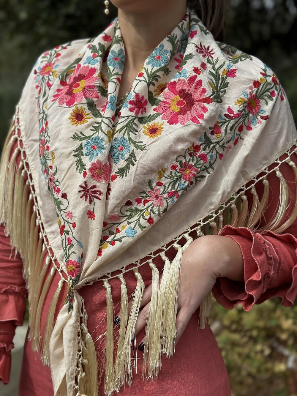 MANTÓN MARGARITA HUESO
