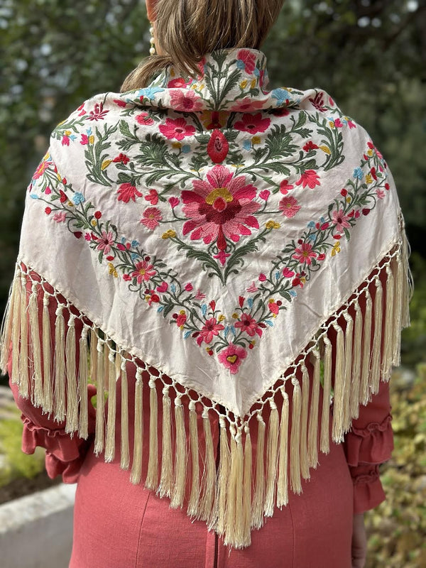 MANTÓN MARGARITA HUESO