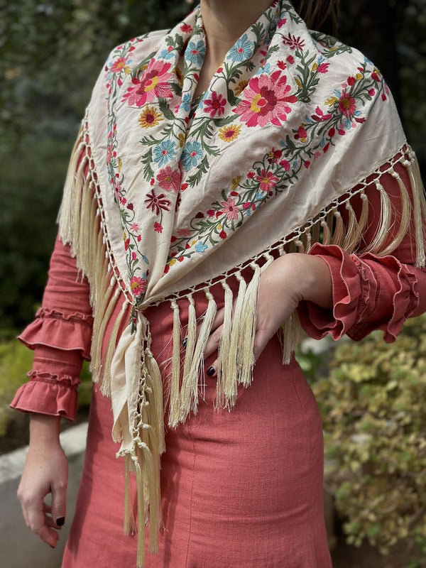 MANTÓN MARGARITA HUESO
