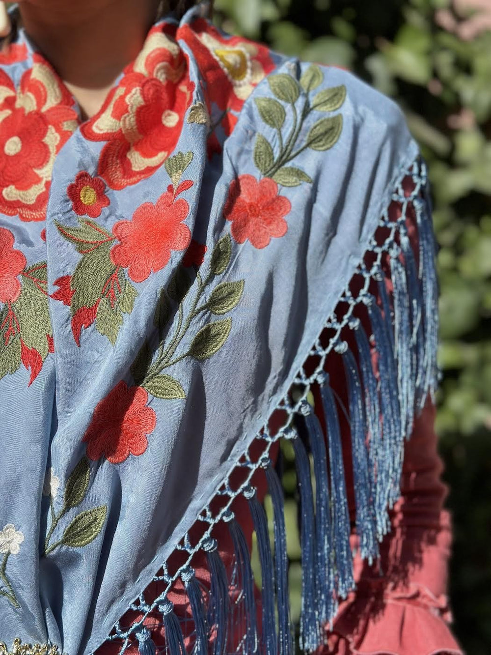MANTÓN FLORAL CELESTE
