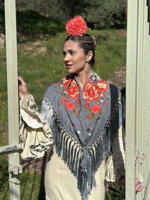 MANTÓN FLORAL GRIS