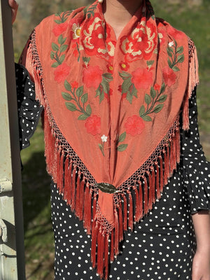 MANTÓN FLORAL CORAL