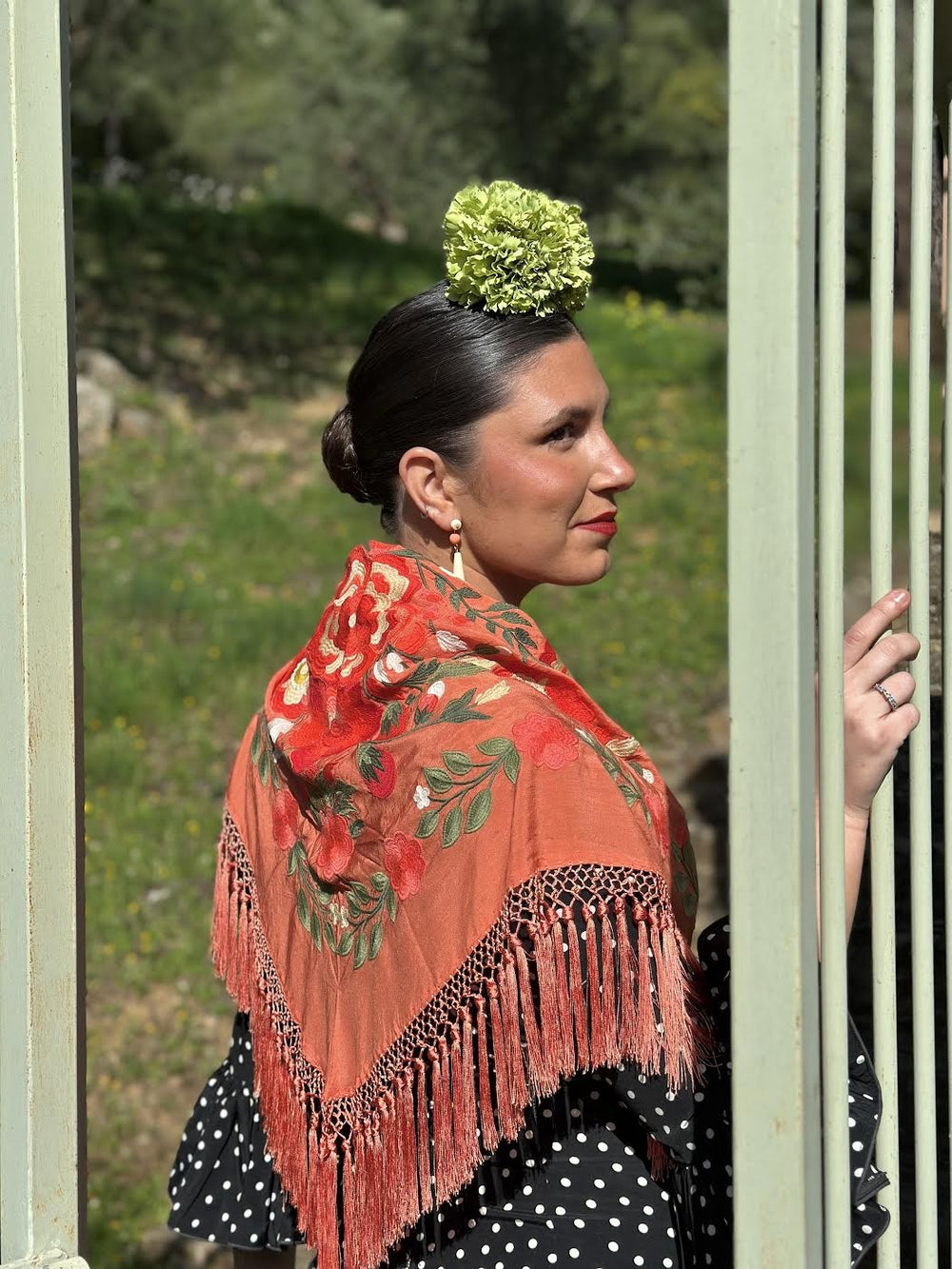 MANTÓN FLORAL CORAL