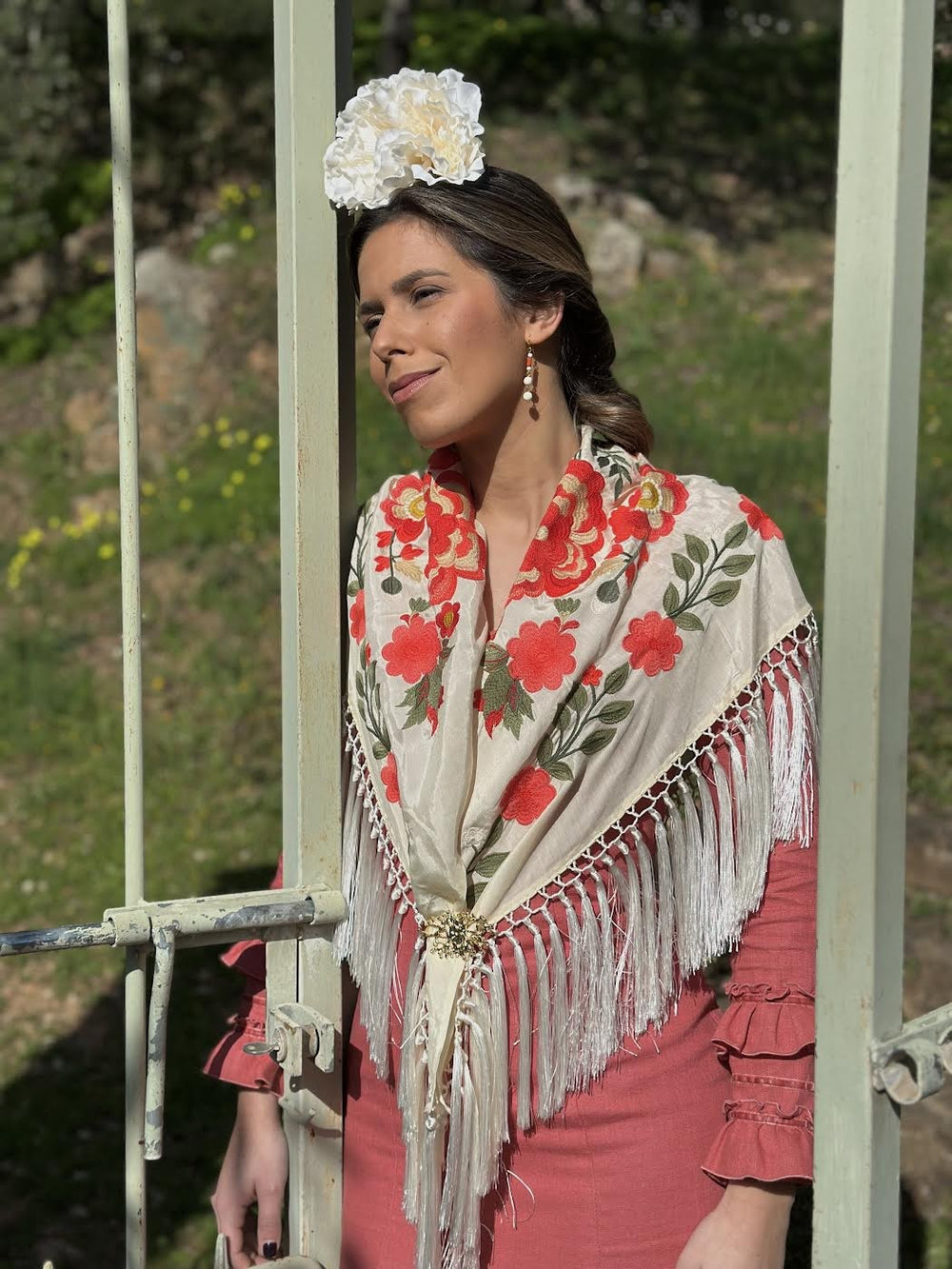 MANTÓN FLORAL COLOR HUESO